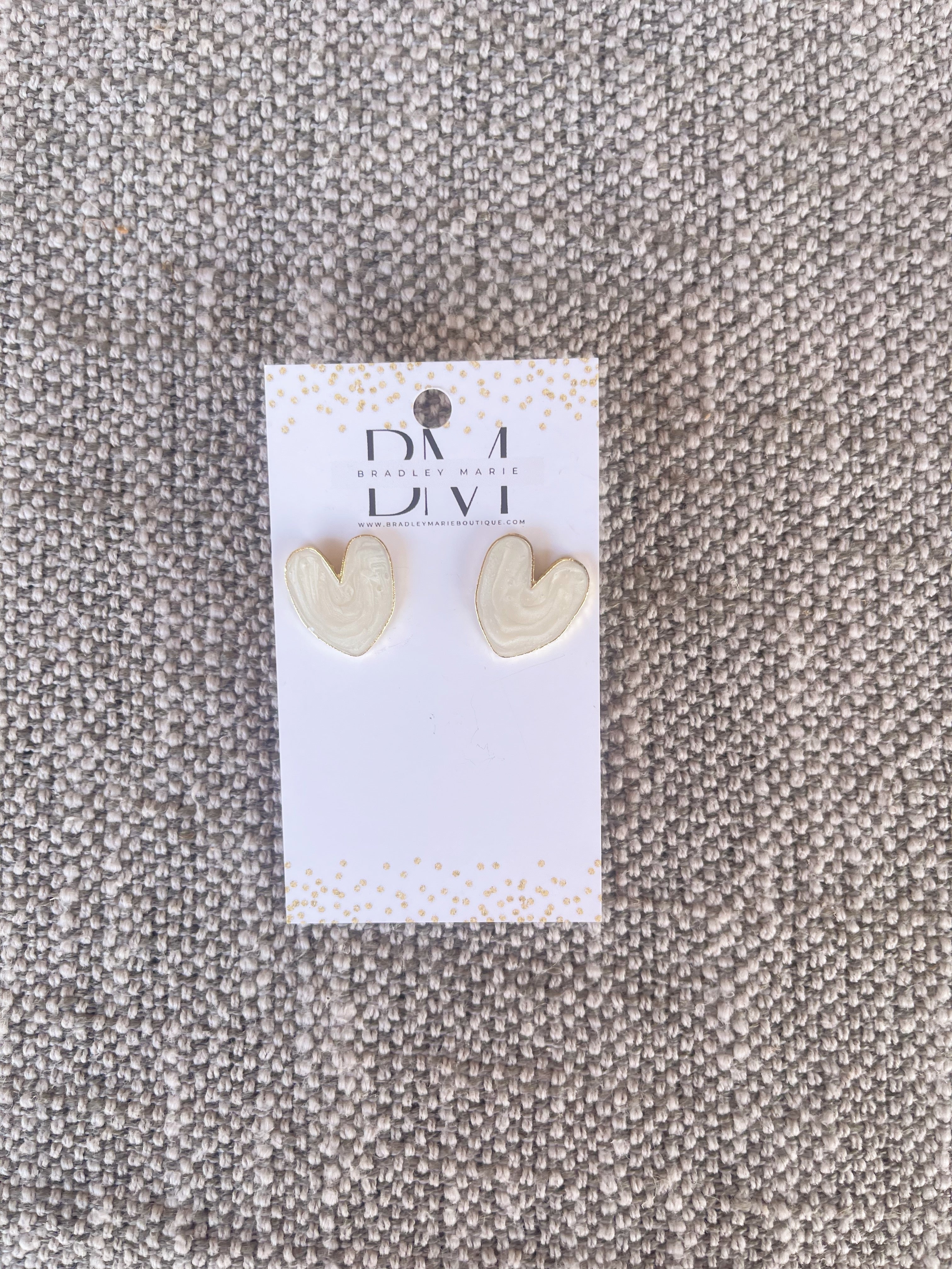 Elegant pearl heart earrings