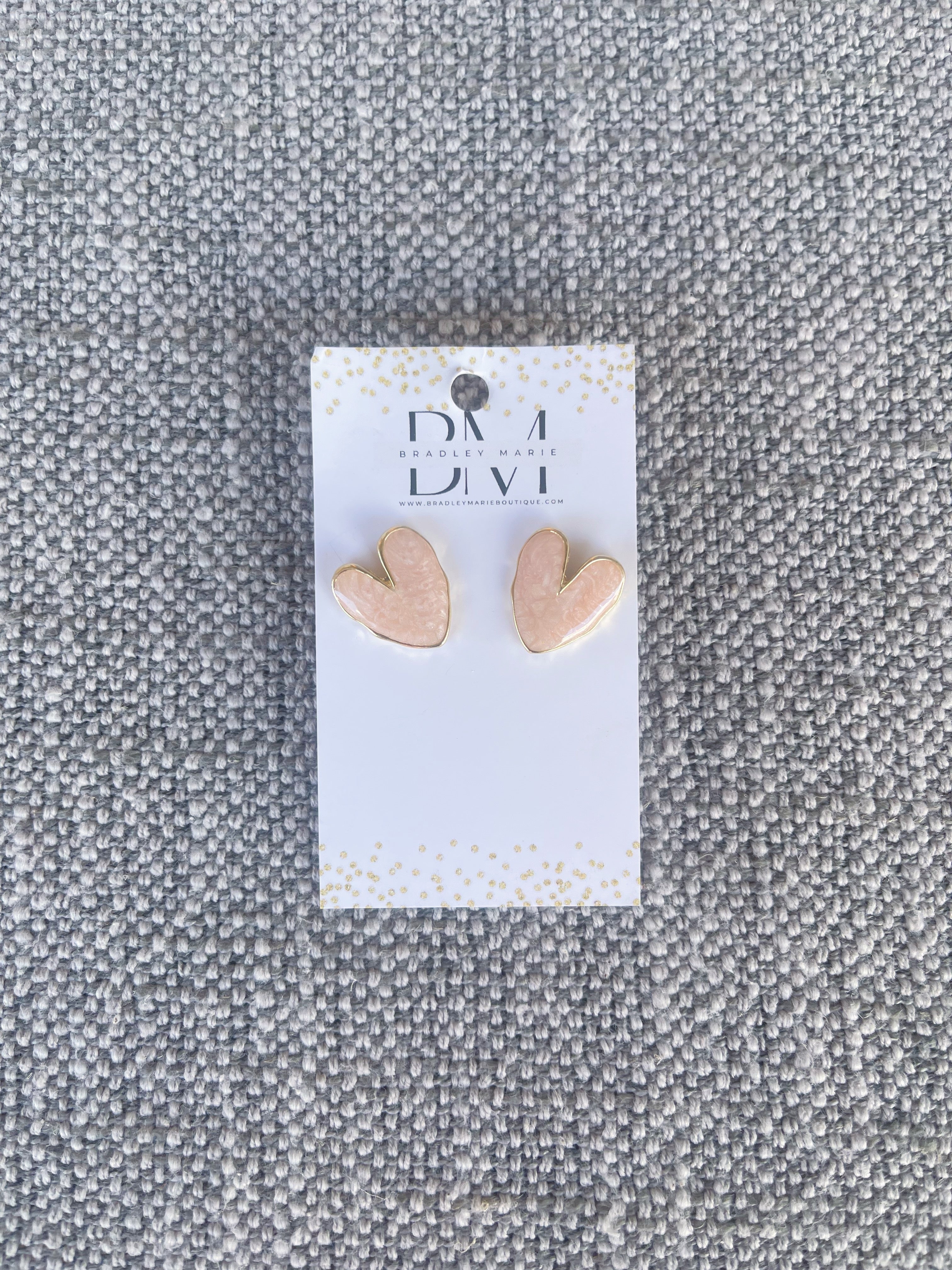 Elegant pearl heart earrings