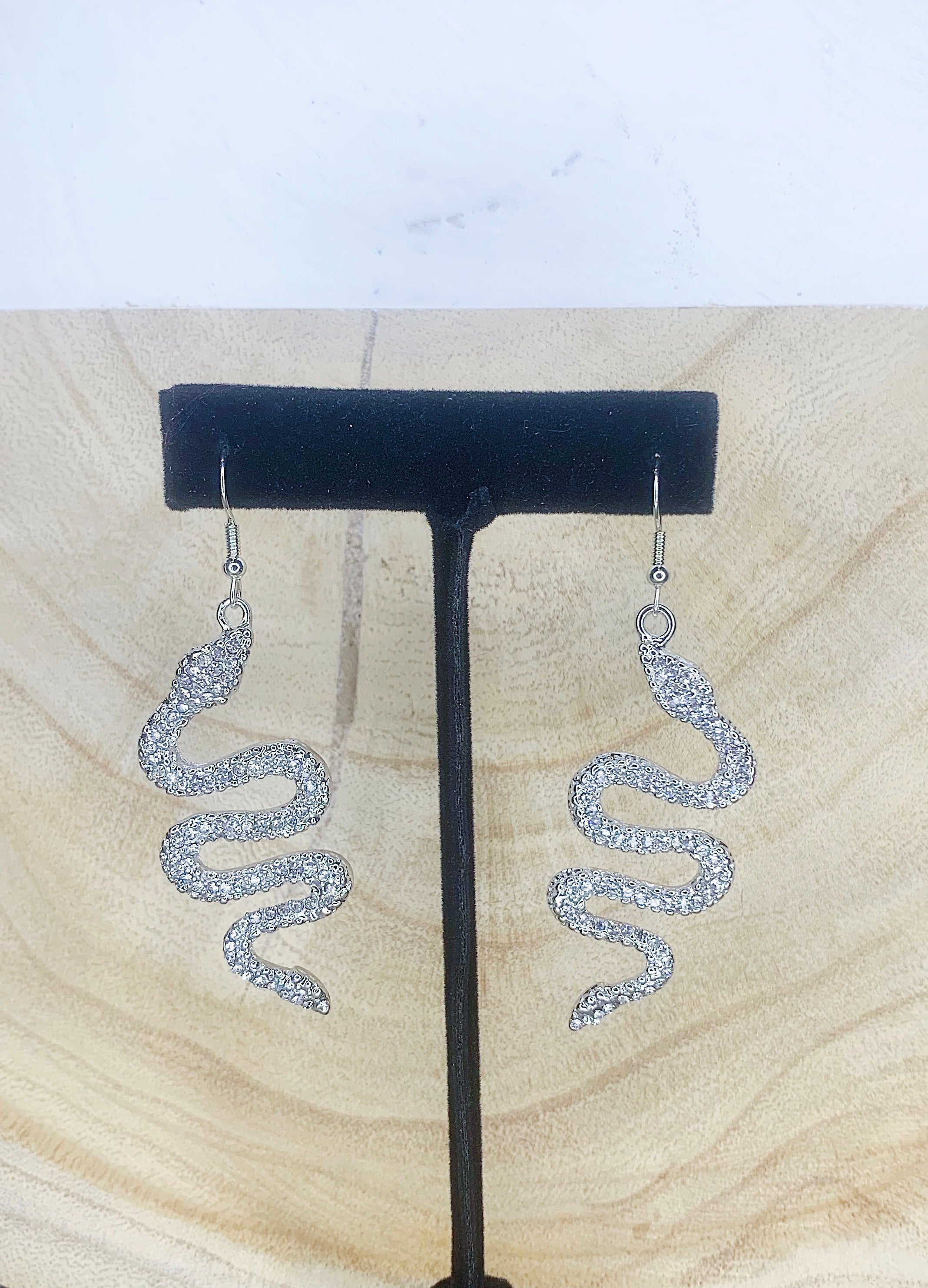 Elegant Serpent Earring in Silver