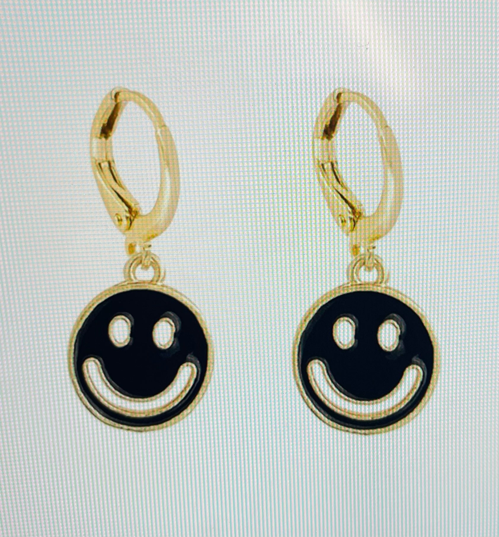 Smiley Huggins Earring