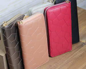 Large wallet with zipper